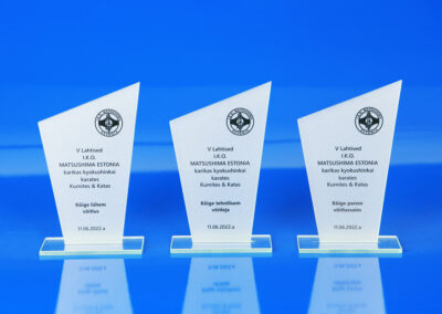 klaasmeened klaasauhinnad meened auhinnad klaaskarikad karikad glass award trophy trophies lasipalkinnot palkinnot pokaalit lasi muisti